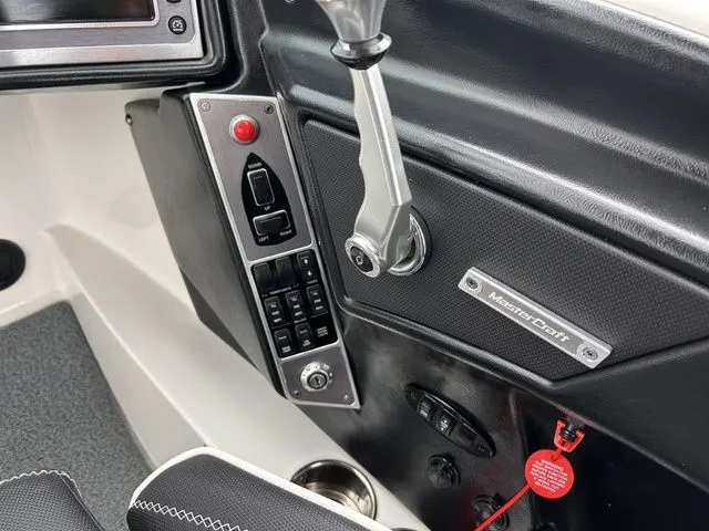 Slide: The Image of MasterCraft XT23 2017 - 25