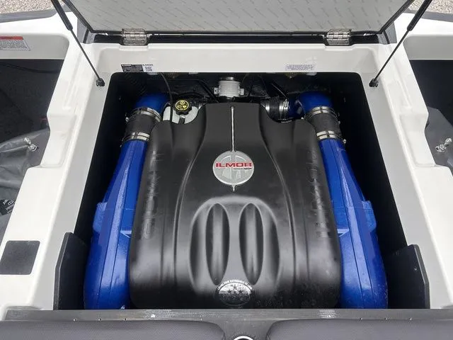 Slide: The Image of MasterCraft XT23 2017 - 30