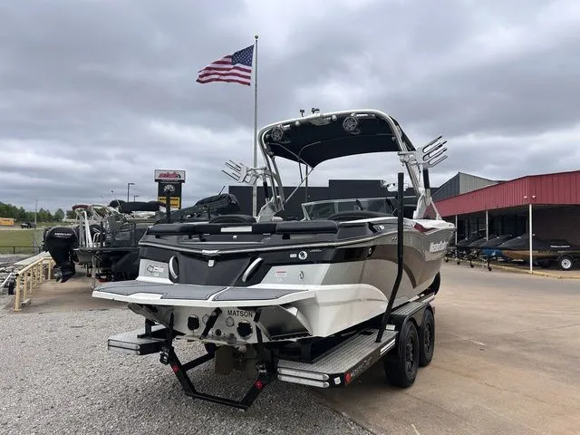 Slide: The Image of MasterCraft XT23 2017 - 4