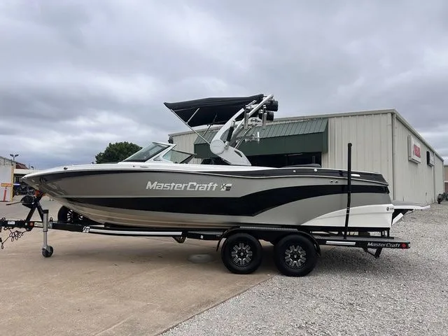 Slide: The Image of MasterCraft XT23 2017 - 7