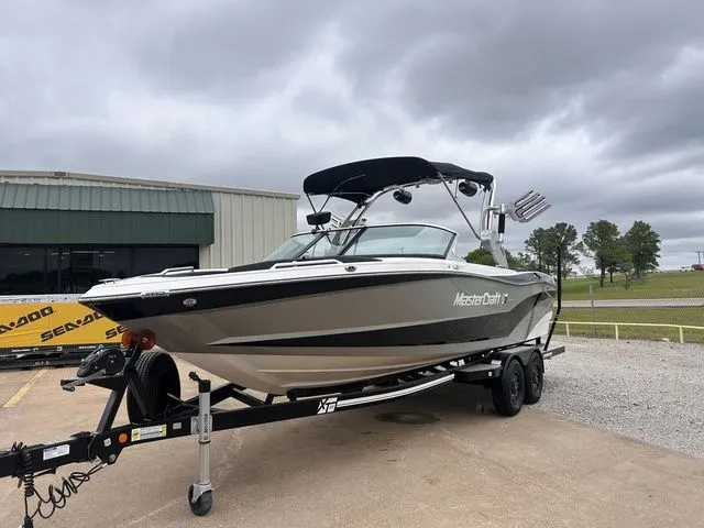 Slide: The Image of MasterCraft XT23 2017 - 8