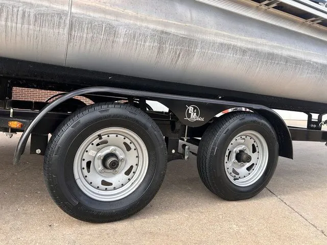 Slide: The Image of Avalon Venture Quad Lounger 21 FT 2180QL 2023 - 10