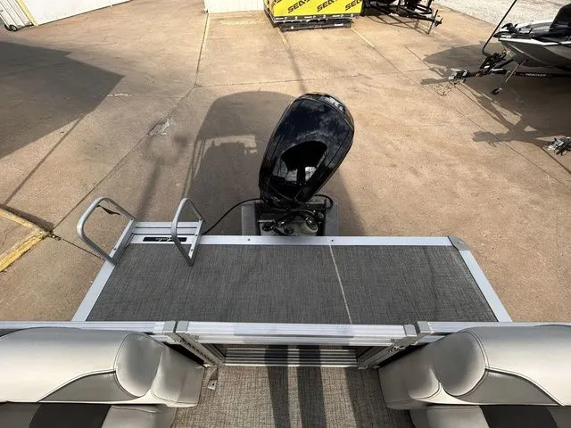 Slide: The Image of Avalon Venture Quad Lounger 21 FT 2180QL 2023 - 16