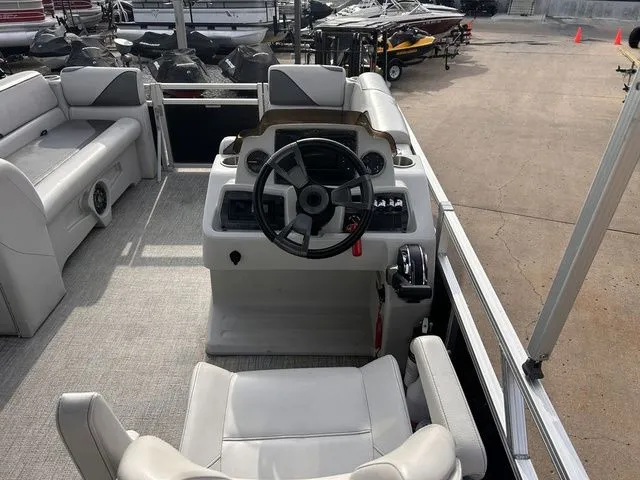 Slide: The Image of Avalon Venture Quad Lounger 21 FT 2180QL 2023 - 17