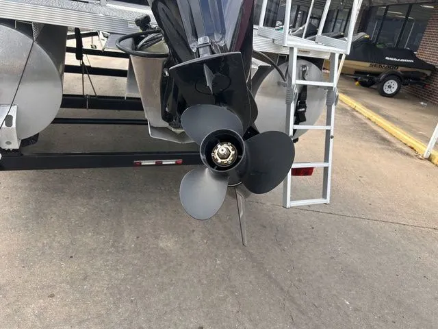 Slide: The Image of Avalon Venture Quad Lounger 21 FT 2180QL 2023 - 6