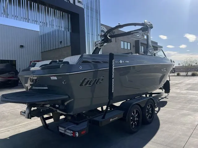 Slide: The Image of Tigé 23ZX 2020 - 4