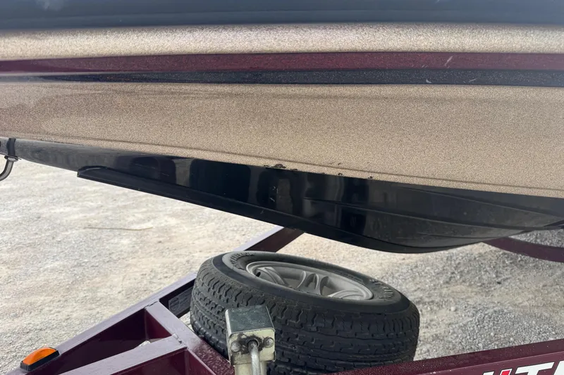 Slide: The Image of Close-up of a 2009 Nitro Z-9 CDC boat hull on a trailer. - 13