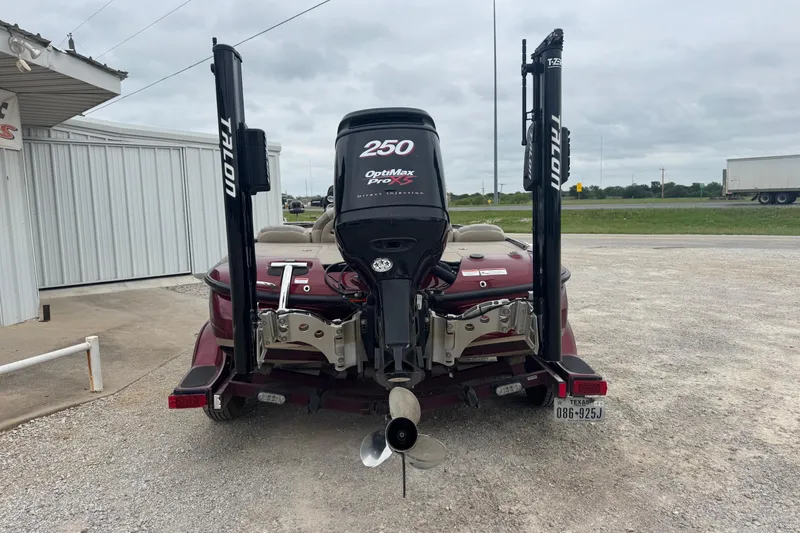 Slide: The Image of Rear view of a 2009 Nitro Z-9 CDC boat with OptiMax Pro XS engine. - 5