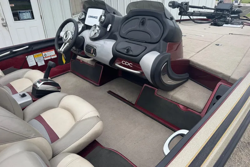 Slide: The Image of Interior of a 2009 Nitro Z-9 CDC boat with steering wheel and controls. - 9