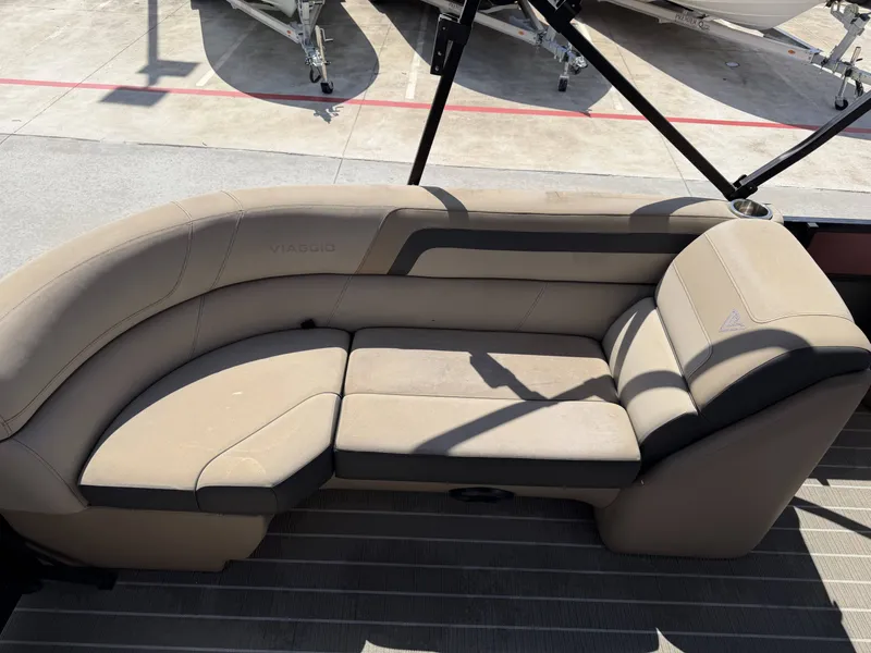 Slide: The Image of Viaggio L22U 2022 - 16