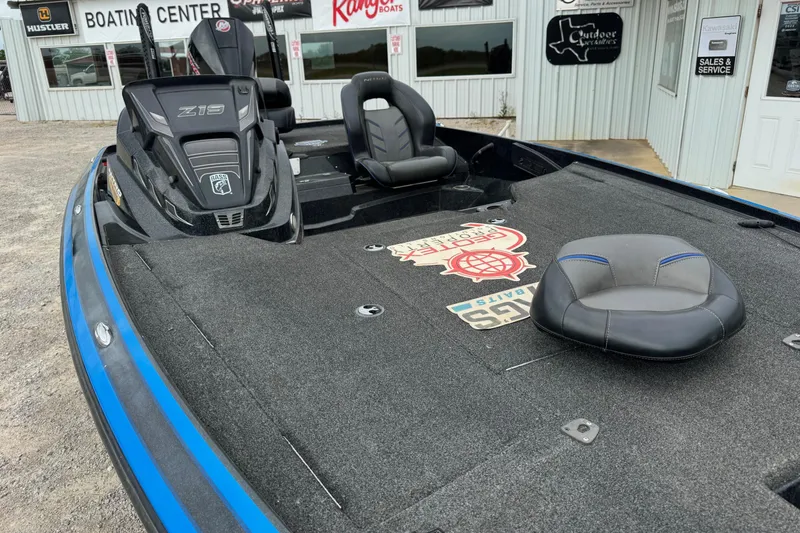 Slide: The Image of 2022 Nitro Z19 boat at a boating center, featuring spacious seating and sleek design. - 10