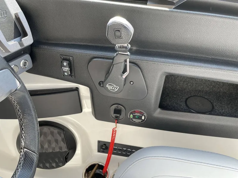 Slide: The Image of Malibu Wakesetter 25 LSV 2023 - 12