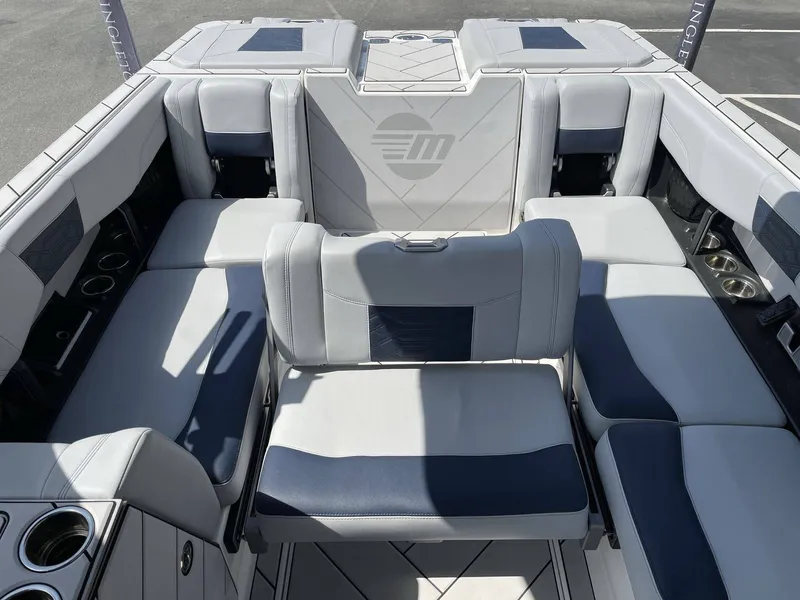 Slide: The Image of Malibu Wakesetter 25 LSV 2023 - 24