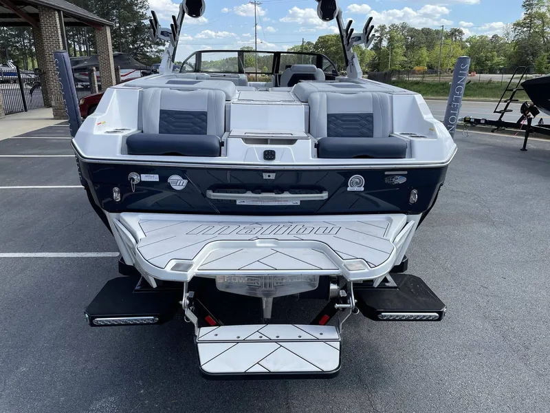Slide: The Image of Malibu Wakesetter 25 LSV 2023 - 25