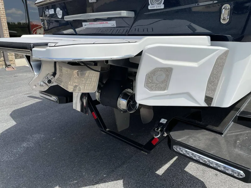 Slide: The Image of Malibu Wakesetter 25 LSV 2023 - 26