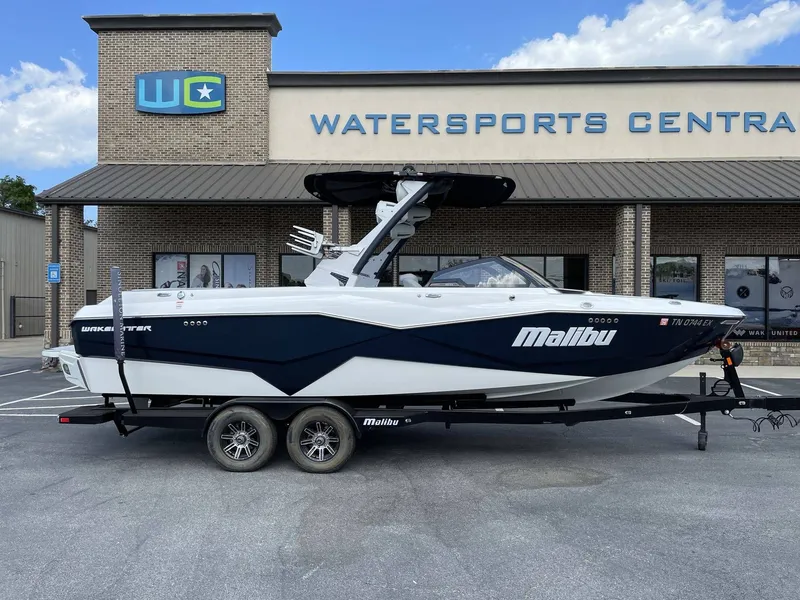 Slide: The Image of Malibu Wakesetter 25 LSV 2023 - 30