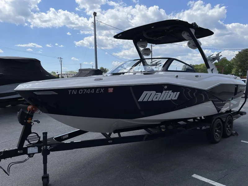Slide: The Image of Malibu Wakesetter 25 LSV 2023 - 31