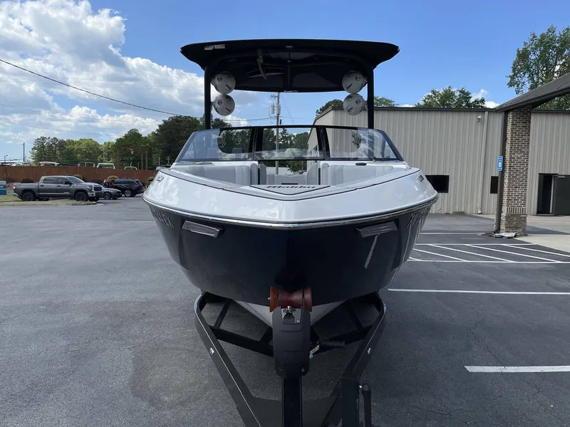 Slide: The Image of Malibu Wakesetter 25 LSV 2023 - 34