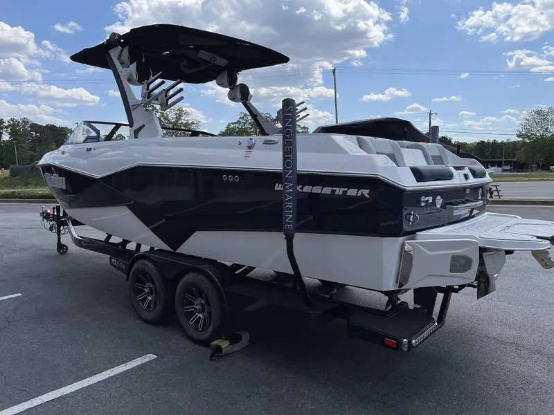 Slide: The Image of Malibu Wakesetter 25 LSV 2023 - 36