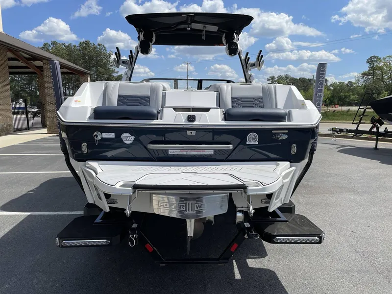Slide: The Image of Malibu Wakesetter 25 LSV 2023 - 5
