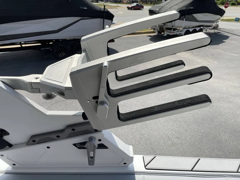 Slide: The Image of Malibu Wakesetter 25 LSV 2023 - 7