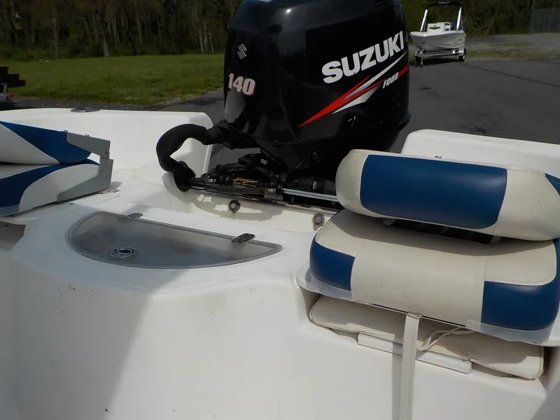 Slide: The Image of 2010 Carolina Skiff Elite Series DLV 218 with Suzuki 140 engine. - 10