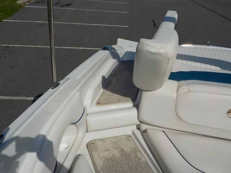 Slide: The Image of Crownline Boats Bowrider 226 LS 2005 - 19