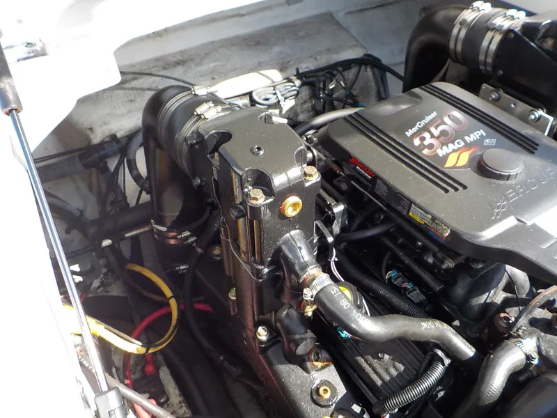 Slide: The Image of Crownline Boats Bowrider 226 LS 2005 - 25