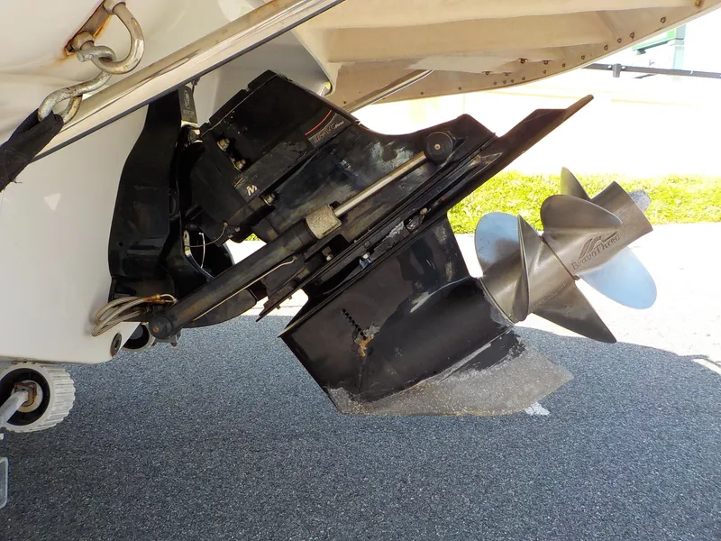 Slide: The Image of Crownline Boats Bowrider 226 LS 2005 - 6