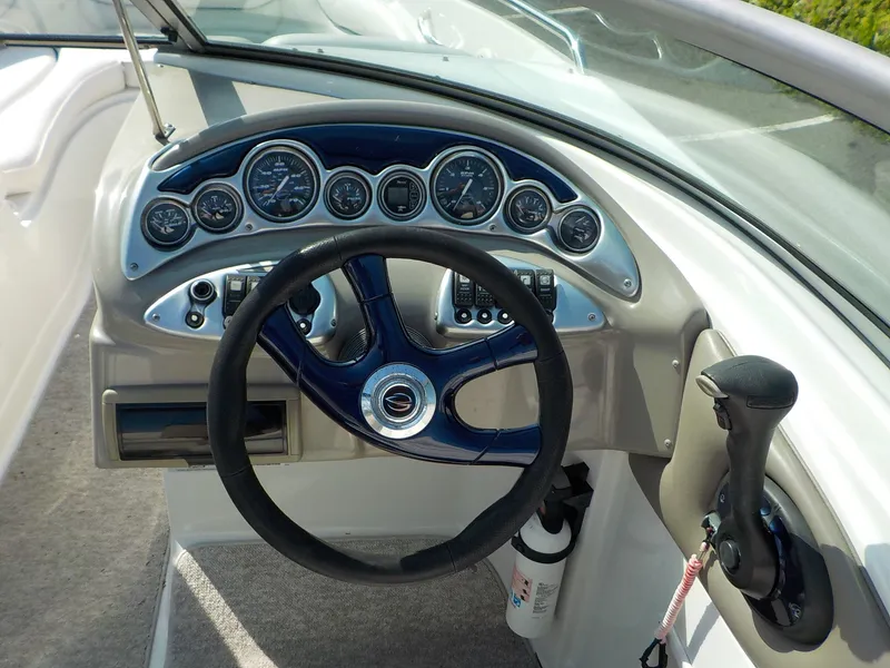 Slide: The Image of Crownline Boats Bowrider 226 LS 2005 - 9