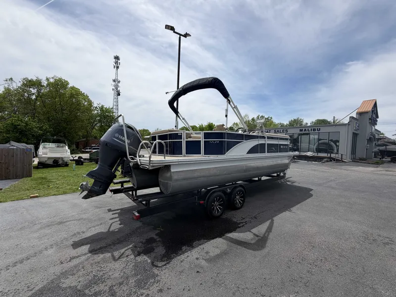 The Image of Bennington 24 SLX 2017 - 1