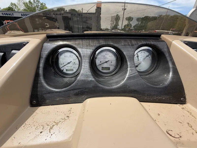 Slide: The Image of Bennington 24 SLX 2017 - 12