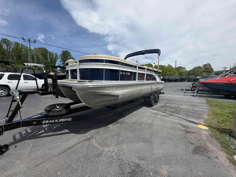 Slide: The Image of Bennington 24 SLX 2017 - 3