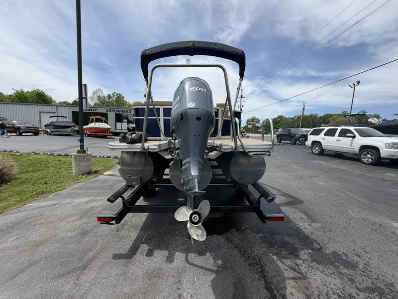 Slide: The Image of Bennington 24 SLX 2017 - 5