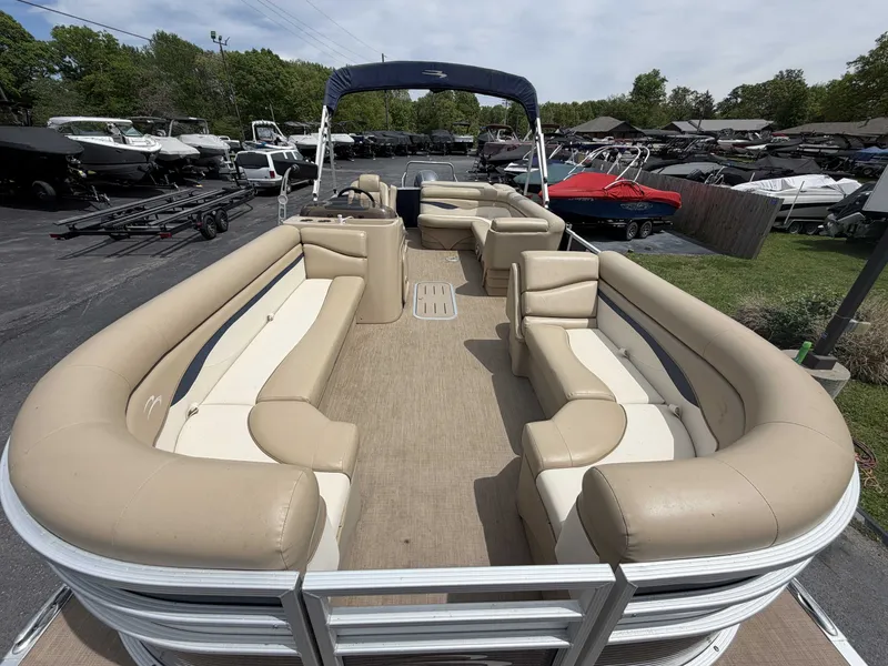 Slide: The Image of Bennington 24 SLX 2017 - 6