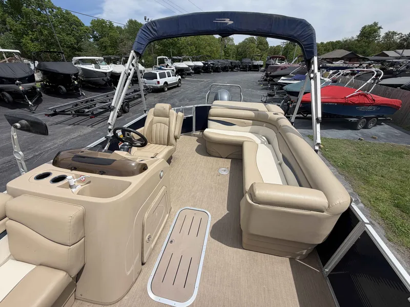 Slide: The Image of Bennington 24 SLX 2017 - 7