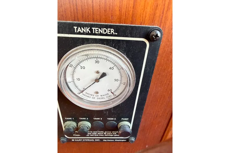 Slide: The Image of Tank Tender gauge on 1991 Grand Banks 36 Classic boat, displaying water and diesel levels. - 73