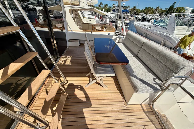 Slide: The Image of 2001 Pacific Mariner 65 Motoryacht on tranquil blue water. - 3