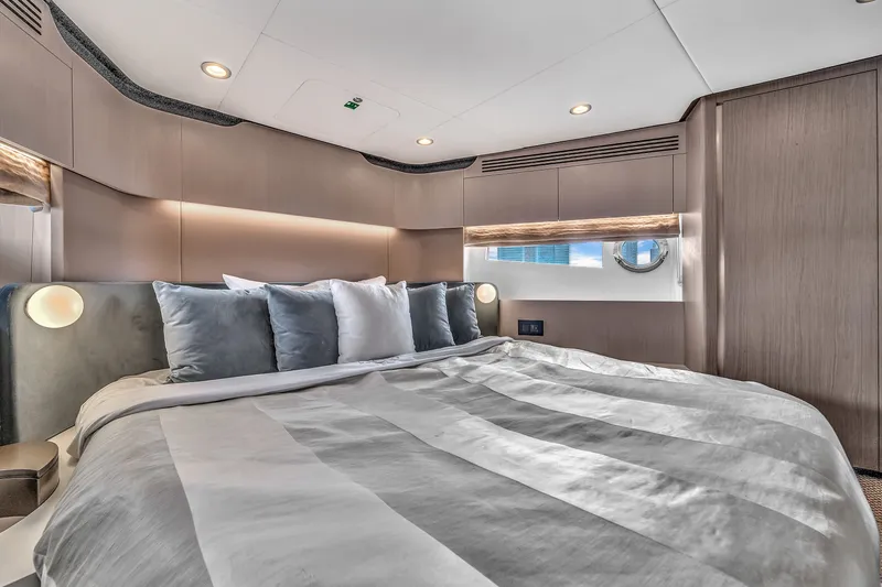 Slide: The Image of Luxurious bedroom in the 2023 Azimut 60 Fly yacht model. - 32
