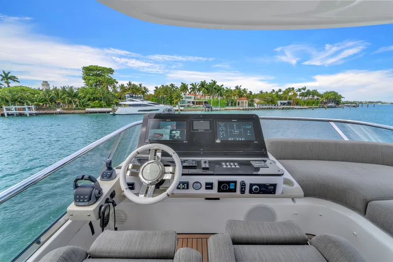 Slide: The Image of Azimut 60 Fly 2023 - 51