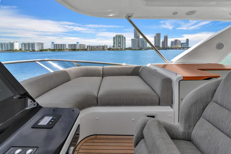 Slide: The Image of Azimut 60 Fly 2023 - 53