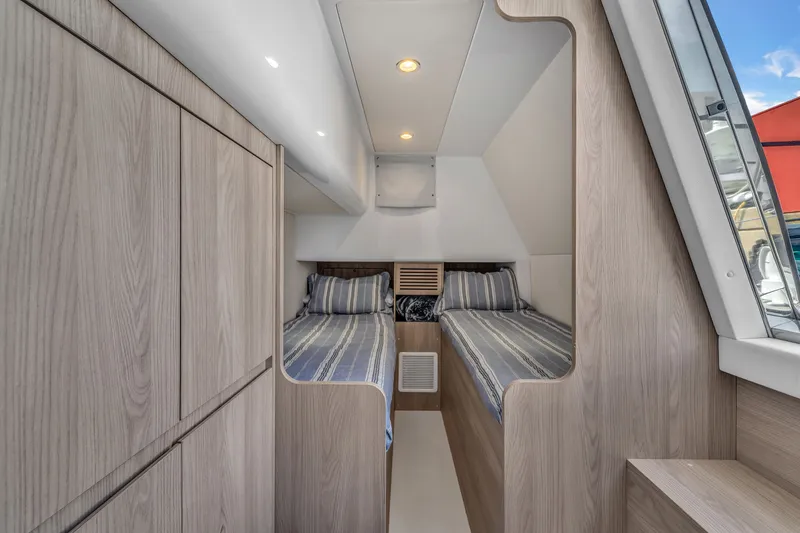 Slide: The Image of Azimut 60 Fly 2023 - 54