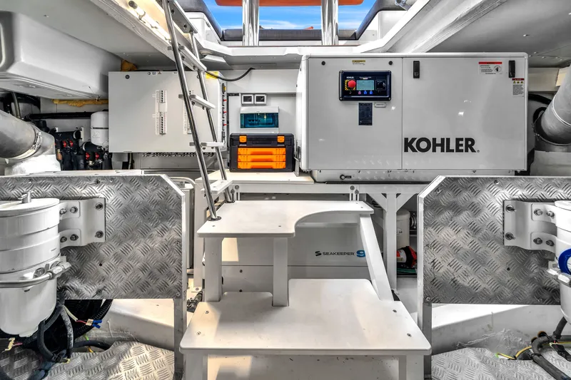 Slide: The Image of Azimut 60 Fly 2023 - 55