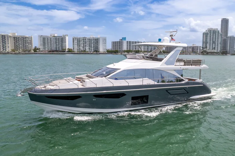 Slide: The Image of Azimut 60 Fly 2023 - 59
