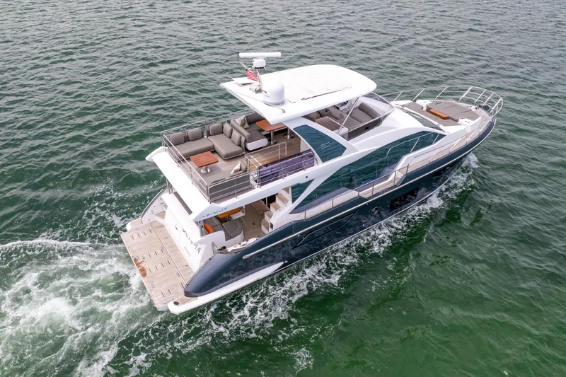 Slide: The Image of Azimut 60 Fly 2023 - 61