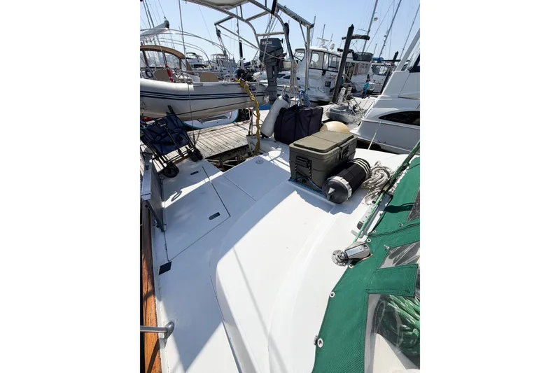 Slide: The Image of Beneteau Oceanis 42CC sailboat deck, 2002 model, docked with equipment and accessories. - 22