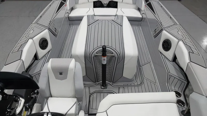 Slide: The Image of Nautique Ski 2025 - 6