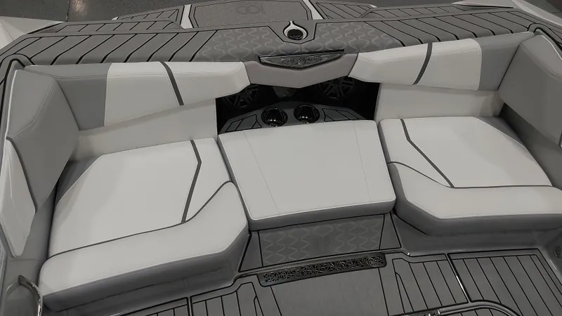 Slide: The Image of Nautique Ski 2025 - 8