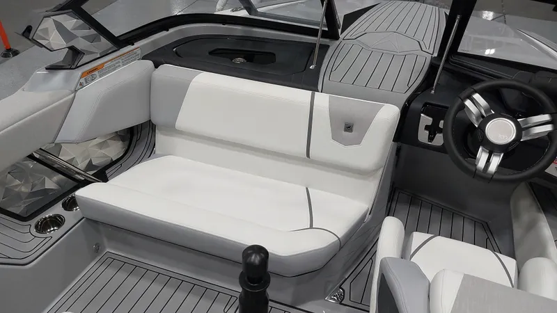 Slide: The Image of Nautique Ski 2025 - 9