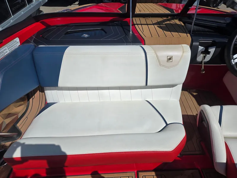 Slide: The Image of Nautique Ski 2022 - 11